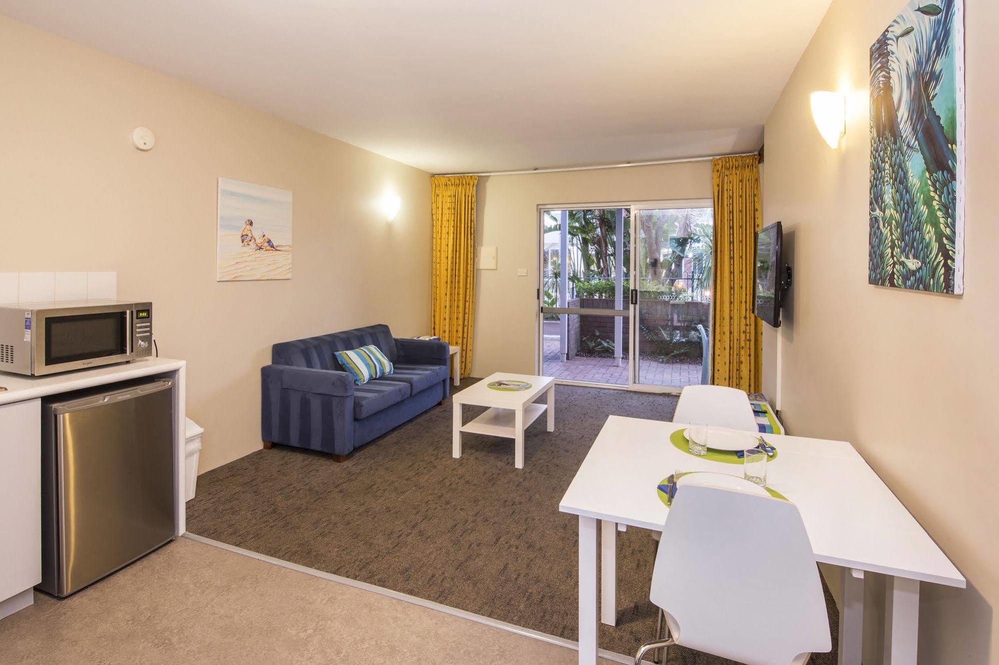 บรอดวอเตอร์ รีสอร์ต Hotel บัสเซลตัน ภายนอก รูปภาพ