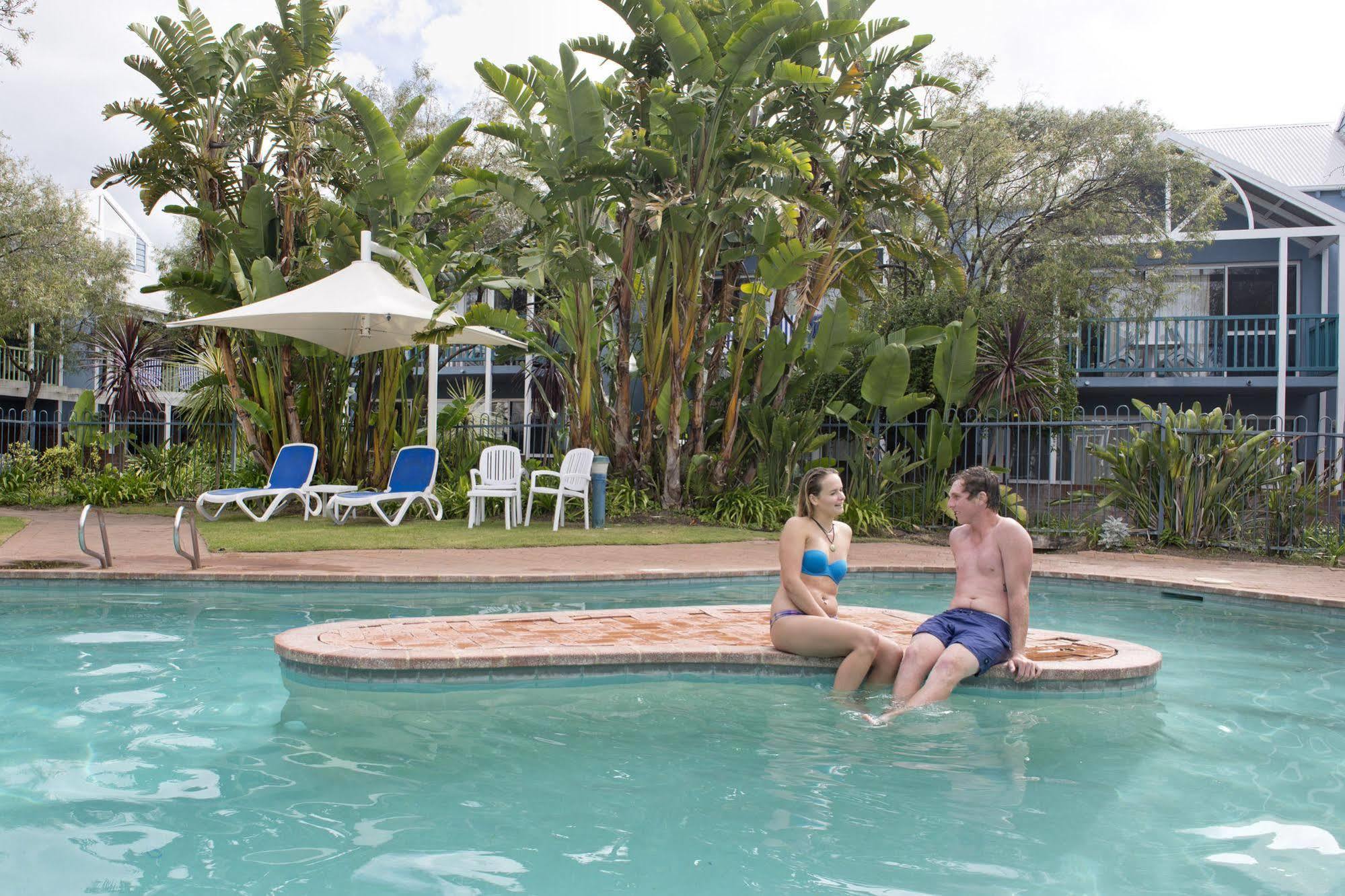 บรอดวอเตอร์ รีสอร์ต Hotel บัสเซลตัน ภายนอก รูปภาพ